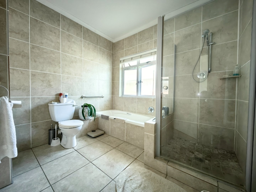 To Let 3 Bedroom Property for Rent in Gordons Bay Village Western Cape